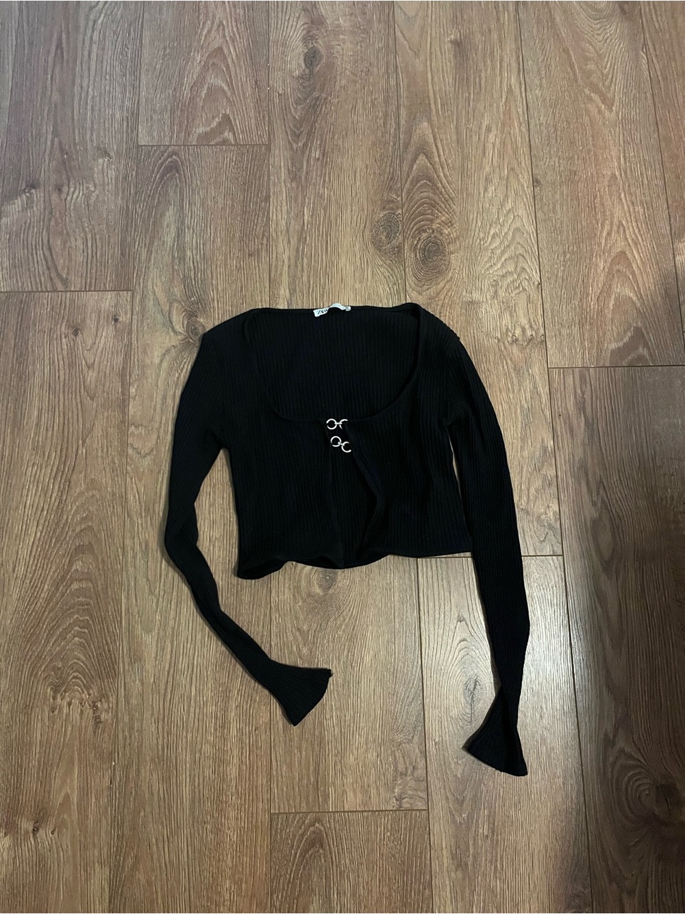 Zara Black Long-Sleeve Ribbed Crop Top with Hook Closure